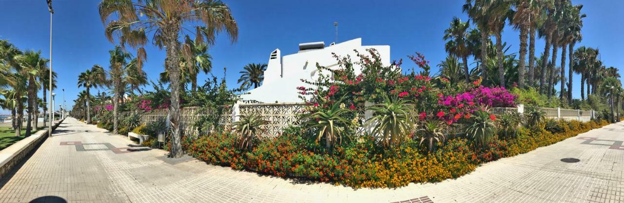 Beachfront Oasis In Costa Del Sol. Caleta de Vélez Eksteriør billede